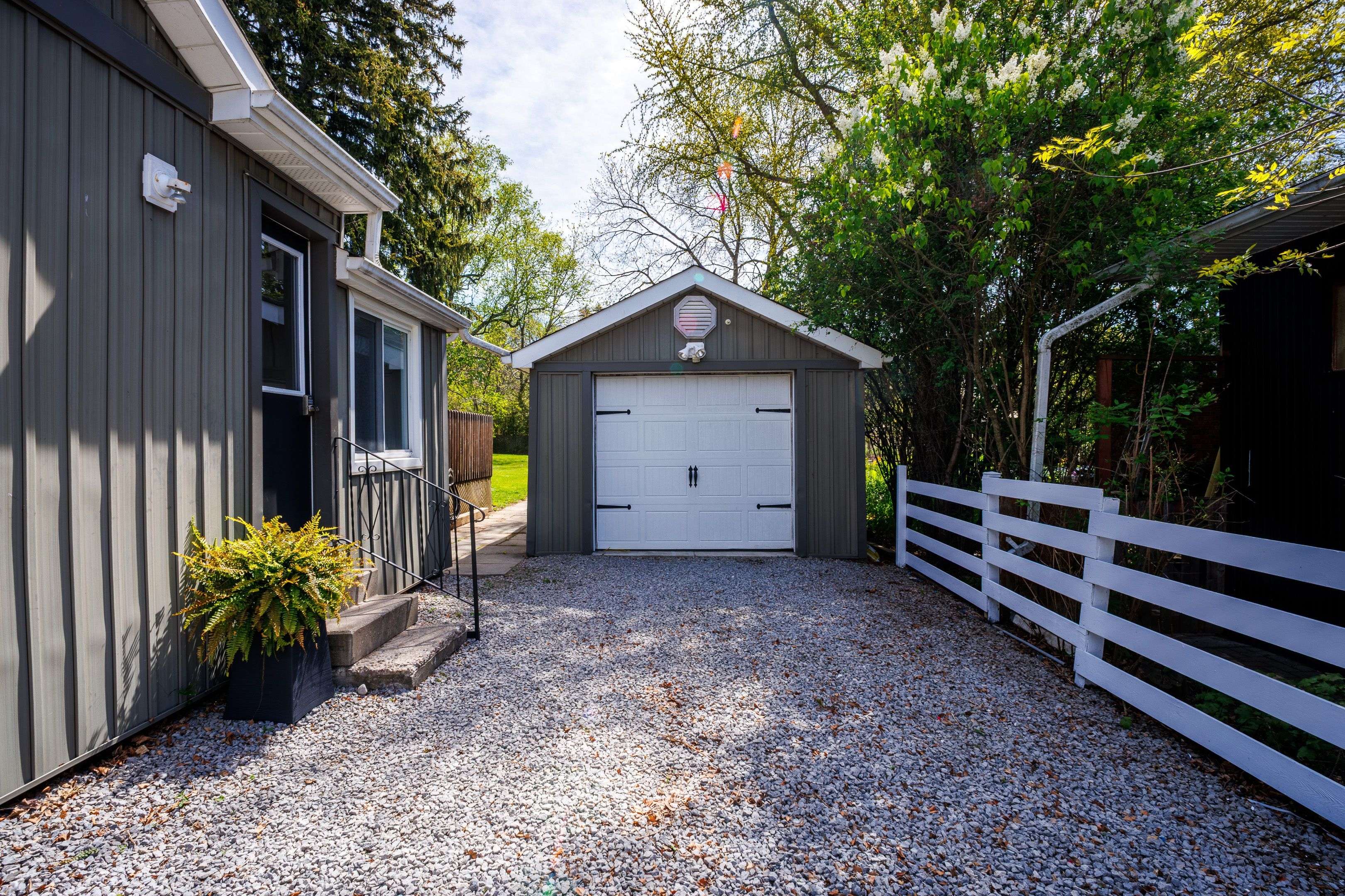 Pickering, ON L1W 2N1,327 Dyson RD