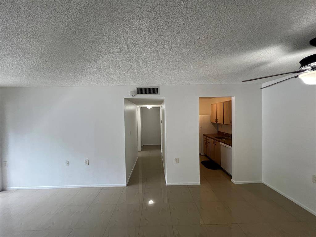 West Palm Beach, FL 33411,1129 LAKE VICTORIA DRIVE #M