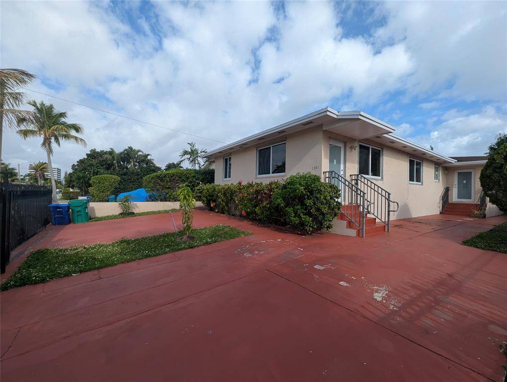 1571 NE 109th St, Miami, FL 33161