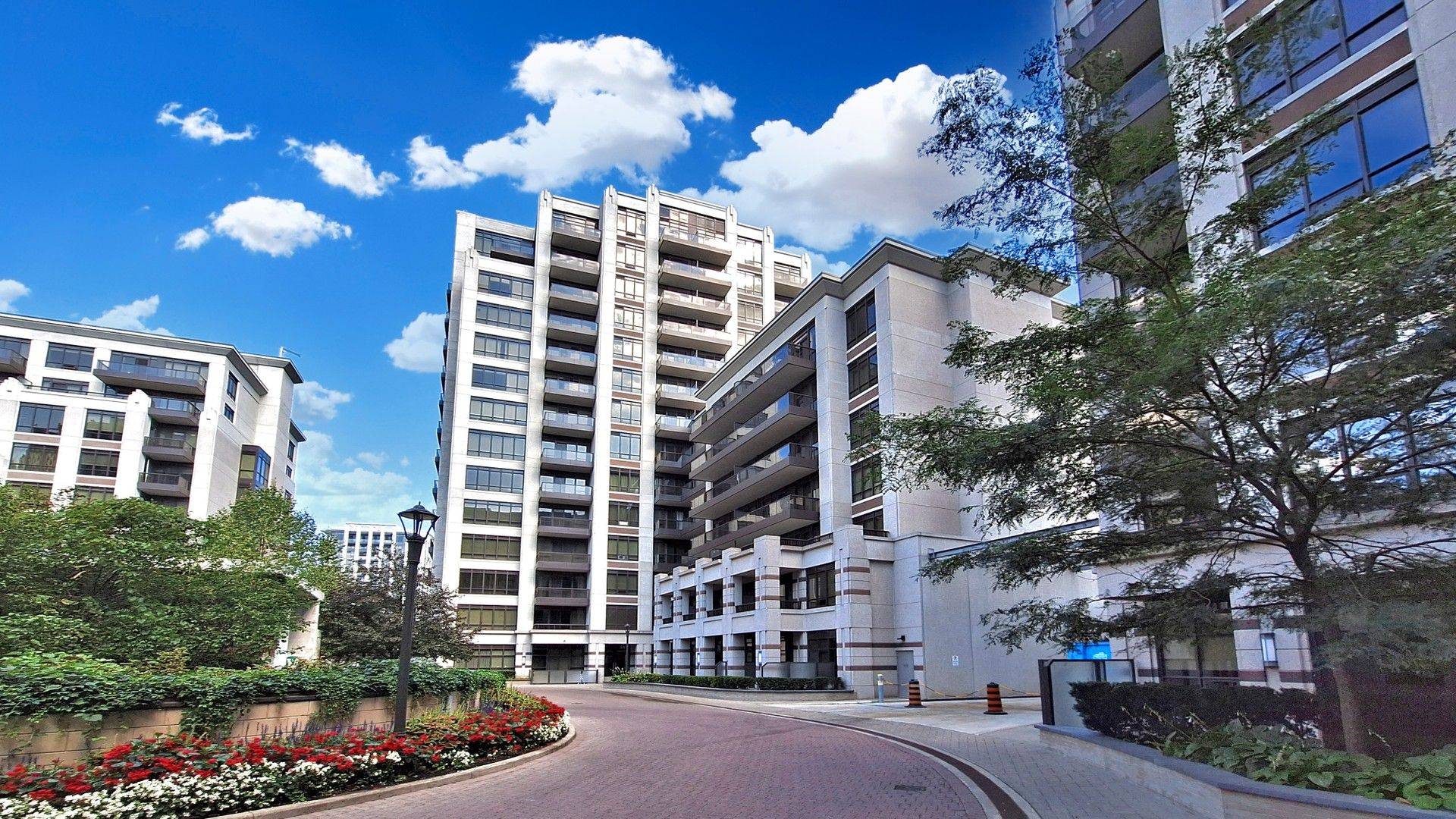 38 Cedarland DR #1205, Markham, ON L6G 0G7