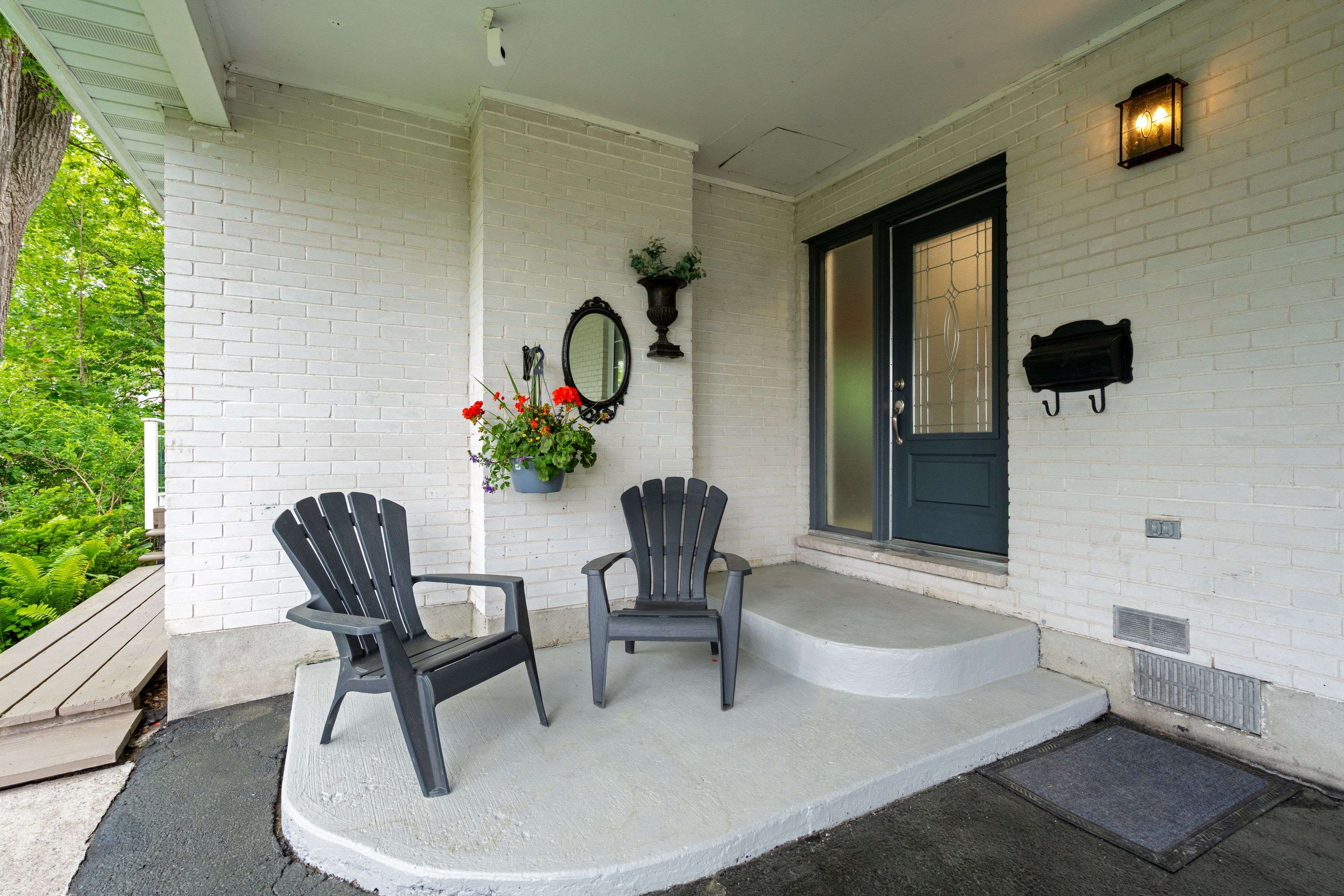 Midland, ON L4R 1R9,689 Dominion AVE
