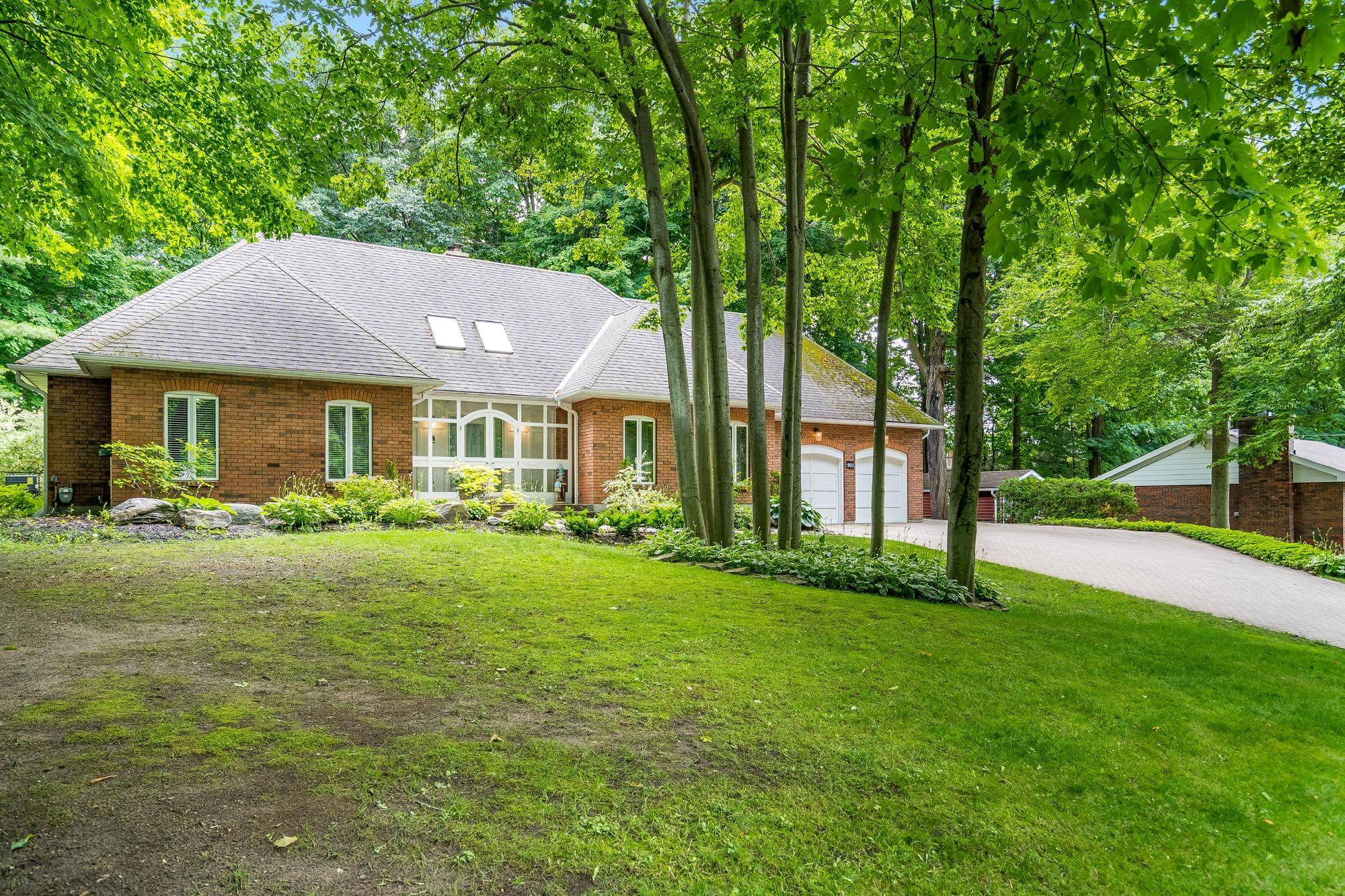 Midland, ON L4R 1B7,903 Victoria ST