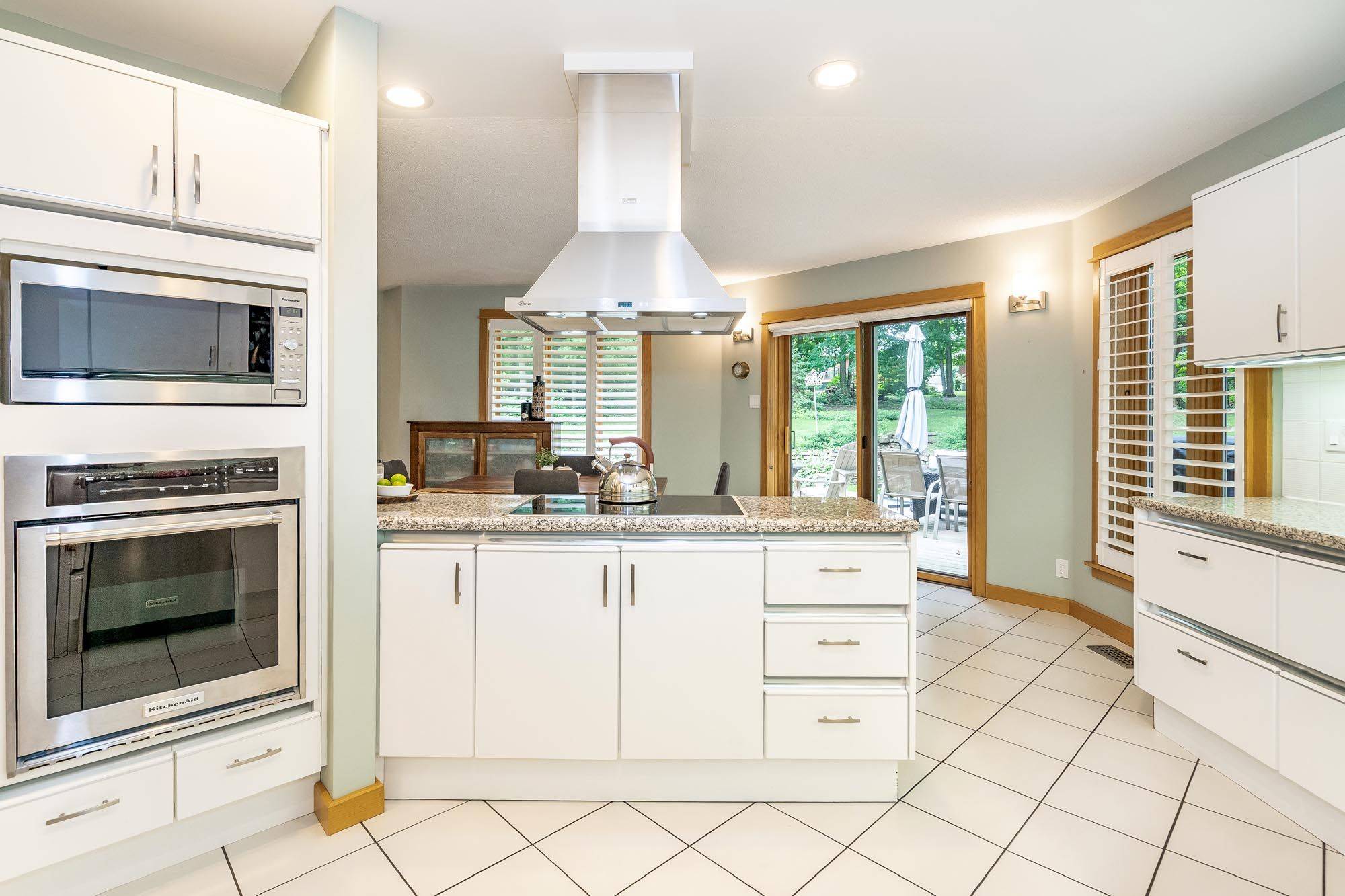 Midland, ON L4R 1B7,903 Victoria ST