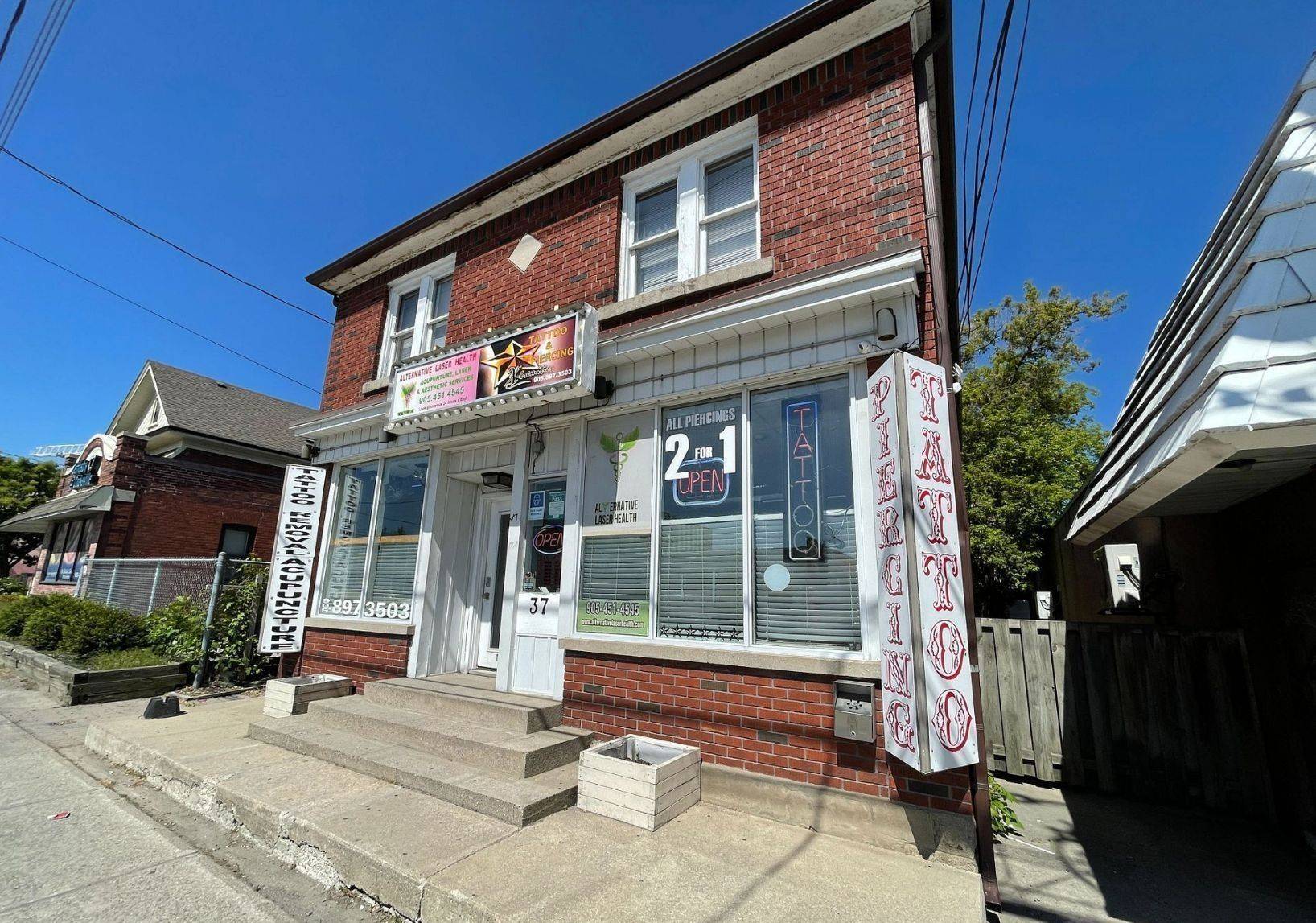 Mississauga, ON L5B 1H2,37 Dundas ST W