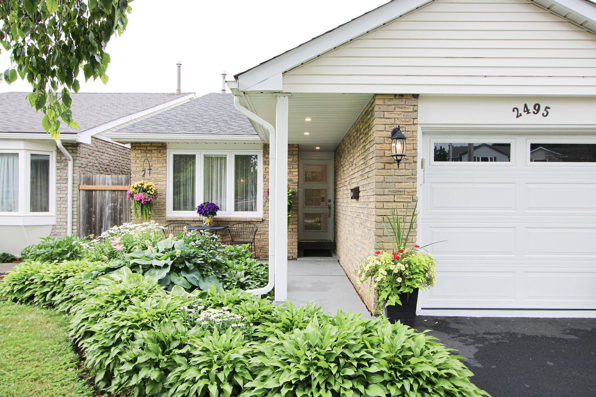 Burlington, ON L7M 1Y3,2495 Snowhill CT