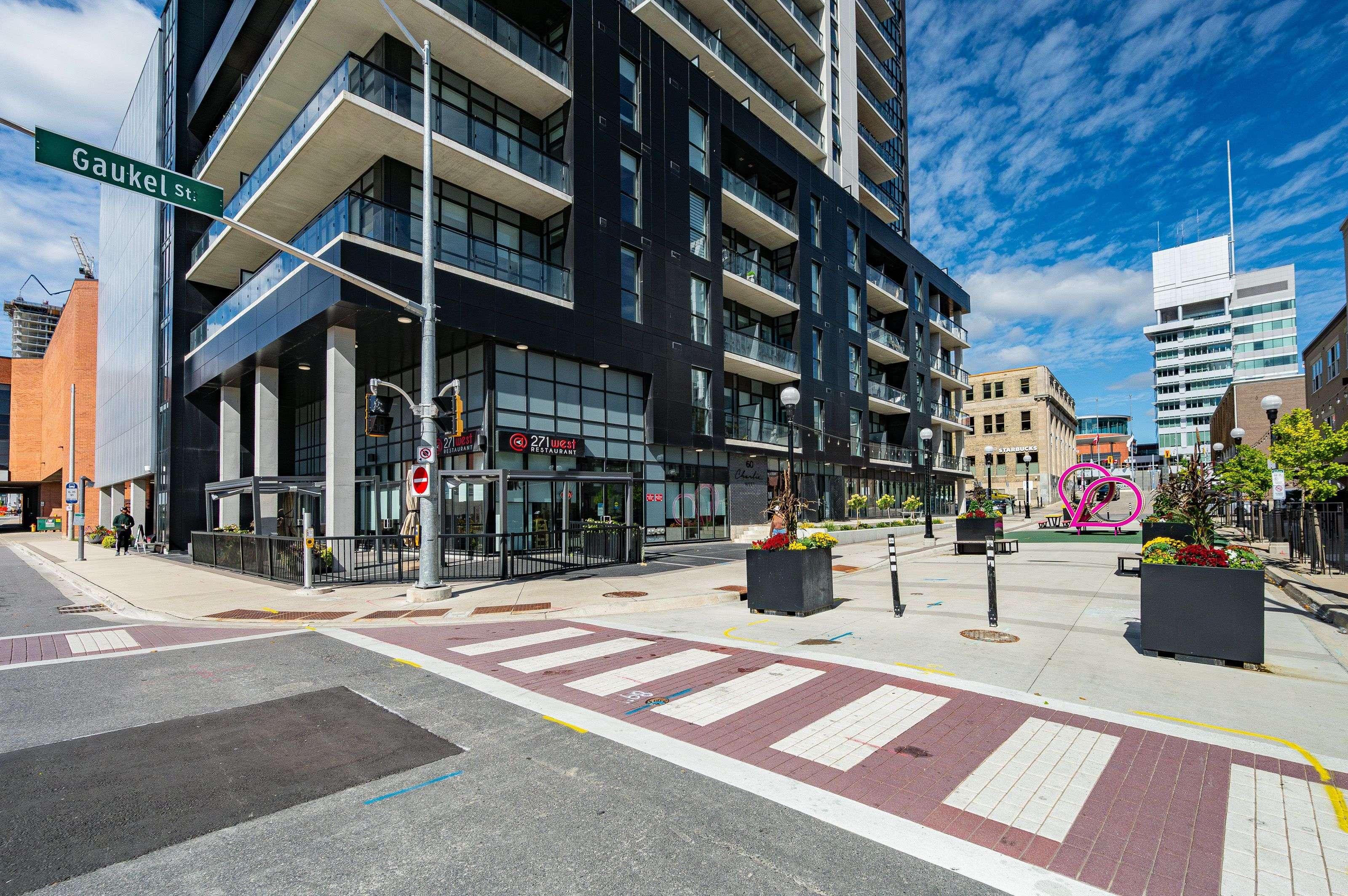 Kitchener, ON N2G 0C9,60 Charles ST W #807