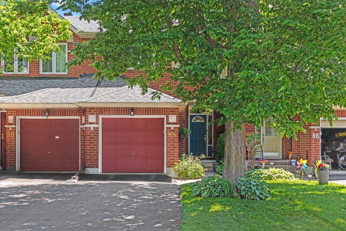 88 Redpath DR, Barrhaven, ON K2G 6E3