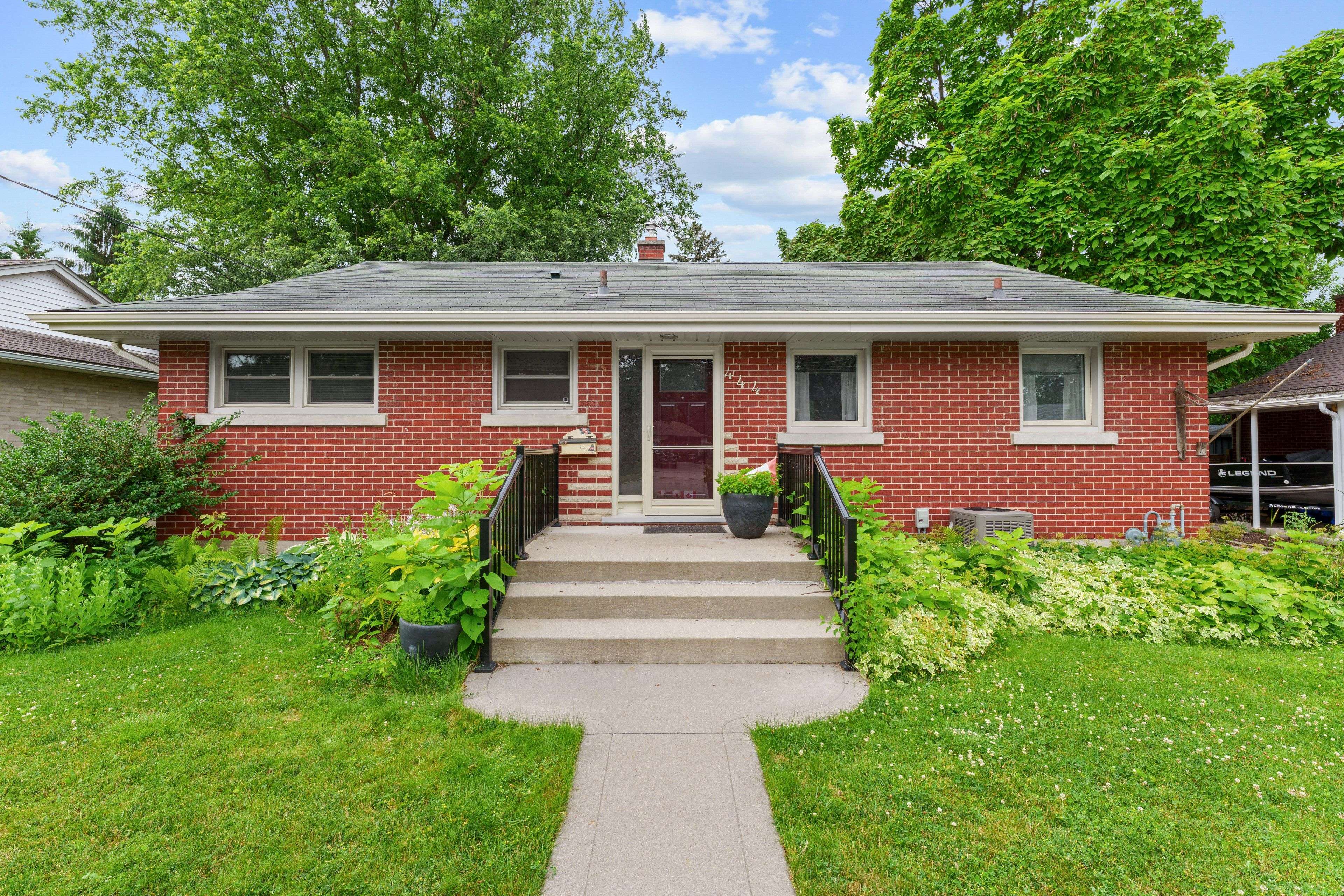 Cambridge, ON N3H 2E3,444 Rose ST