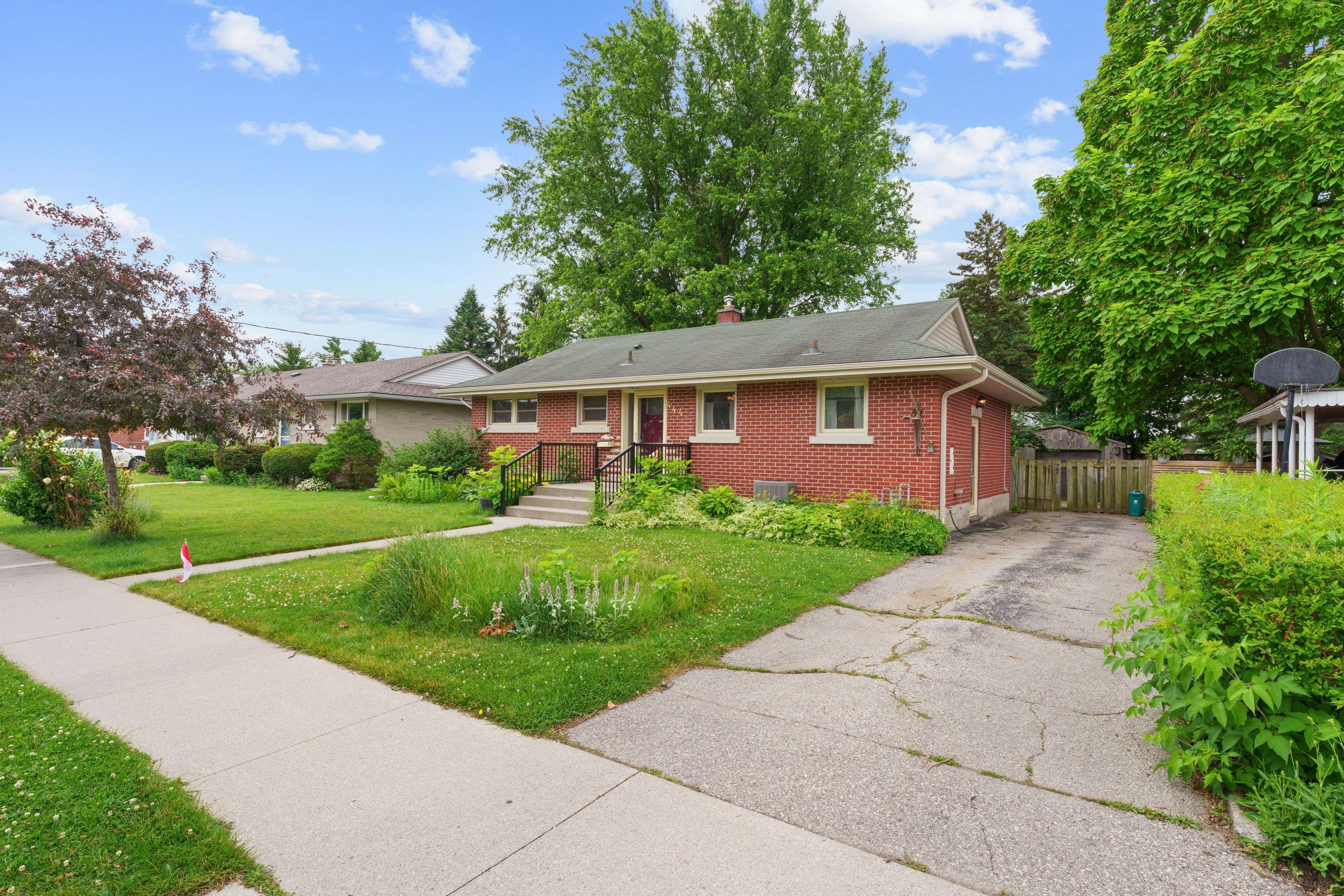 Cambridge, ON N3H 2E3,444 Rose ST