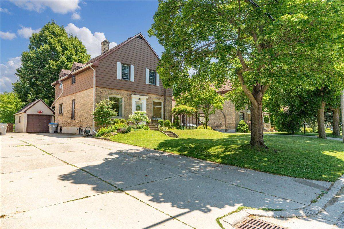 Lambton Shores, ON N0N 1J0,15 Albert ST