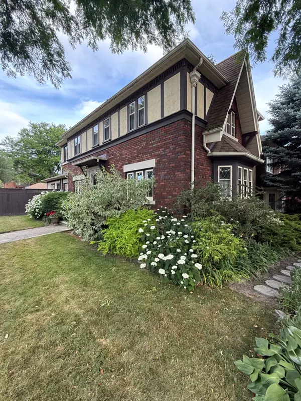 Toronto C03, ON M5P 3M8,77 College View AVE