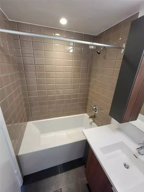 Toronto C01, ON M5T 0C8,203 College ST #506