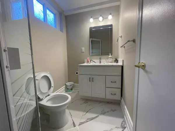 Toronto C15, ON M2K 2H6,62 Banstock DR