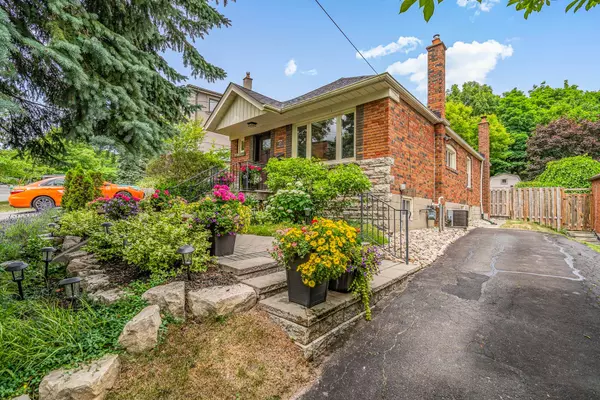 Toronto E08, ON M1N 3Z8,55 Midland AVE