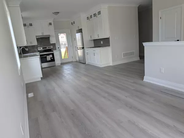 Wasaga Beach, ON L9Z 1R4,2 Joanne CRES N