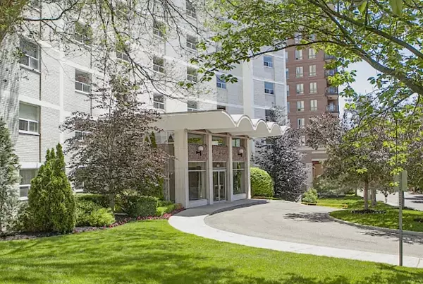 Oakville, ON L6K 3K1,125 Forsythe ST #1004