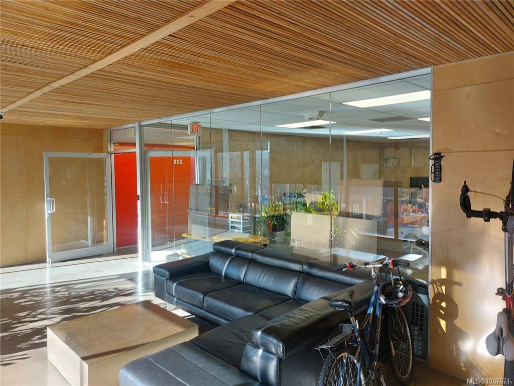 Victoria, BC V8W 1H8,838 Fort St #220
