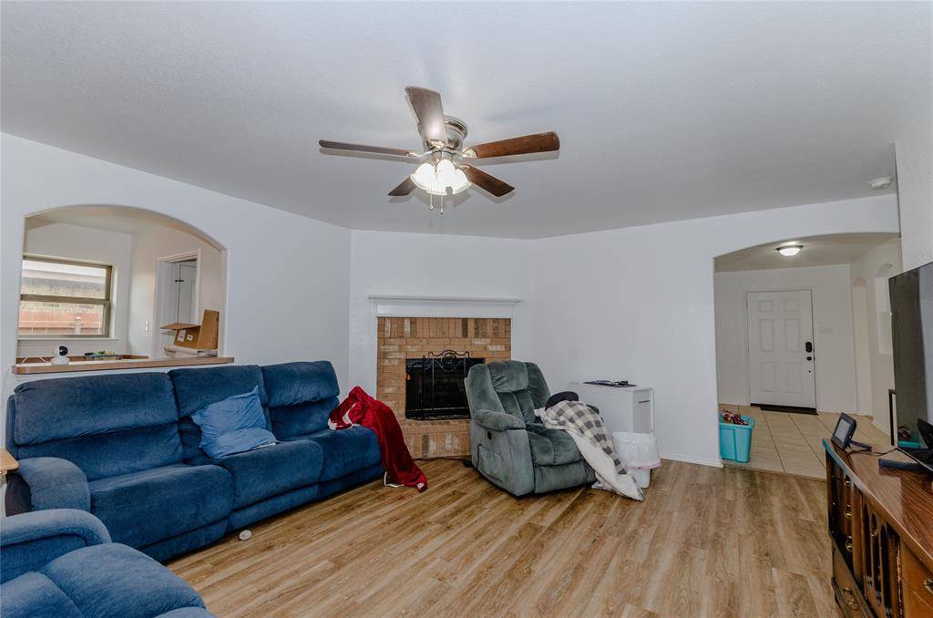 Alvarado, TX 76009,105 Fossil Way
