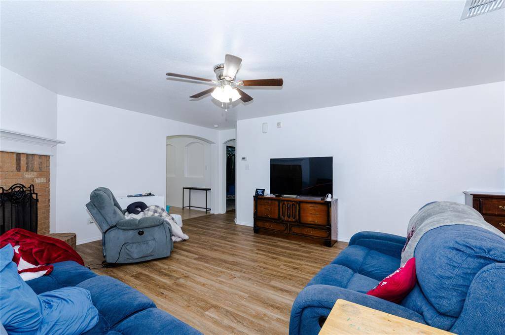 Alvarado, TX 76009,105 Fossil Way
