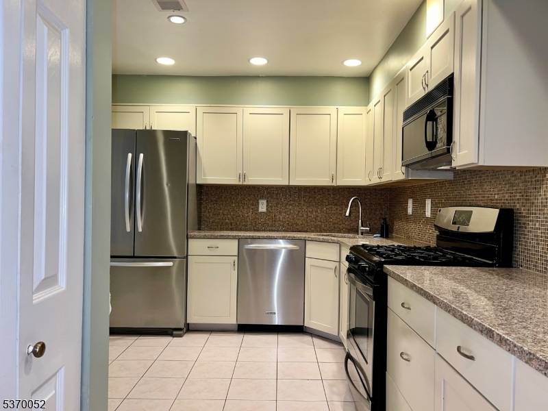 North Brunswick Twp., NJ 08902,37 Albury Way