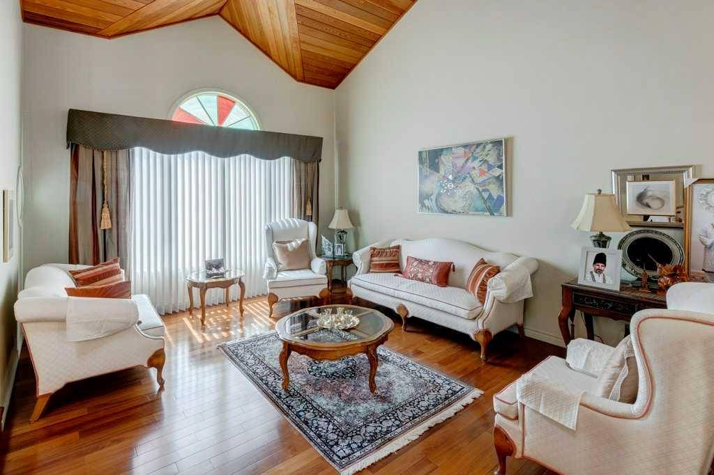 Calgary, AB t3a4m1,16 Edgebrook RD NW