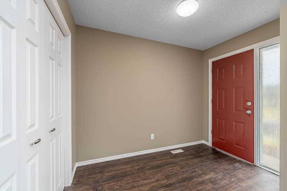 Calgary, AB T1Y 6B1,79 Whitworth WAY NE