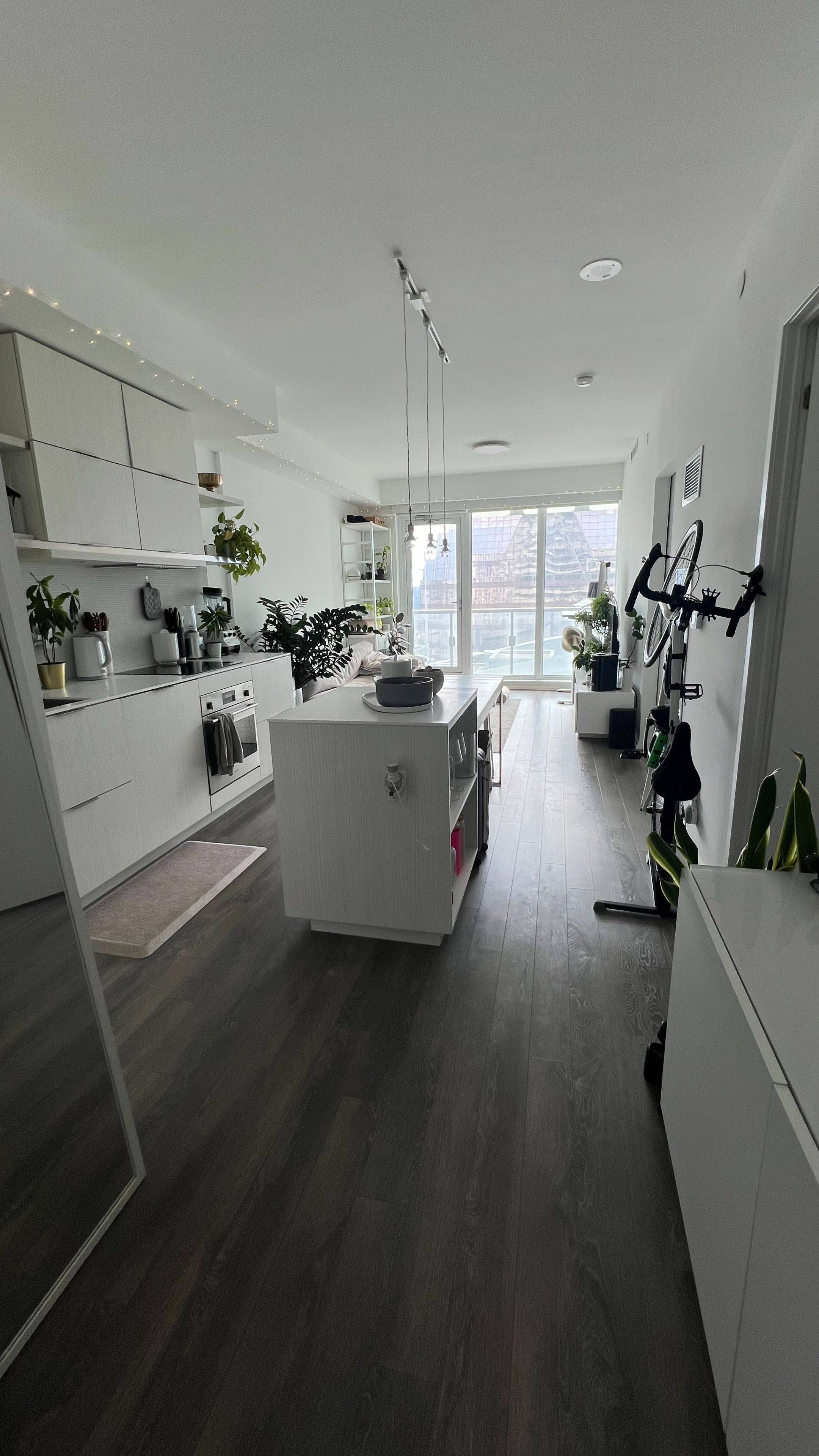 197 Yonge ST #2807, Toronto C08, ON M5B 0C1
