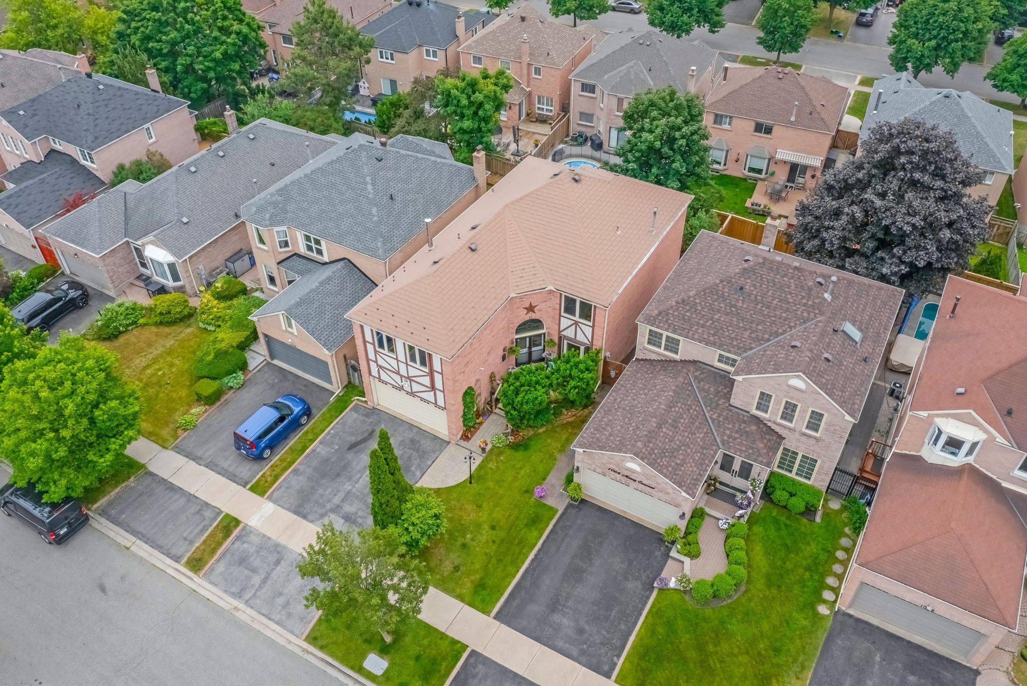 1064 Maury CRES, Pickering, ON L1X 1R2