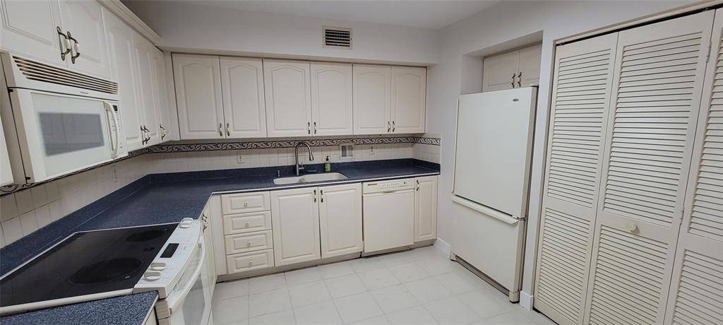 Hollywood, FL 33021,2818 N 46th Ave #585K