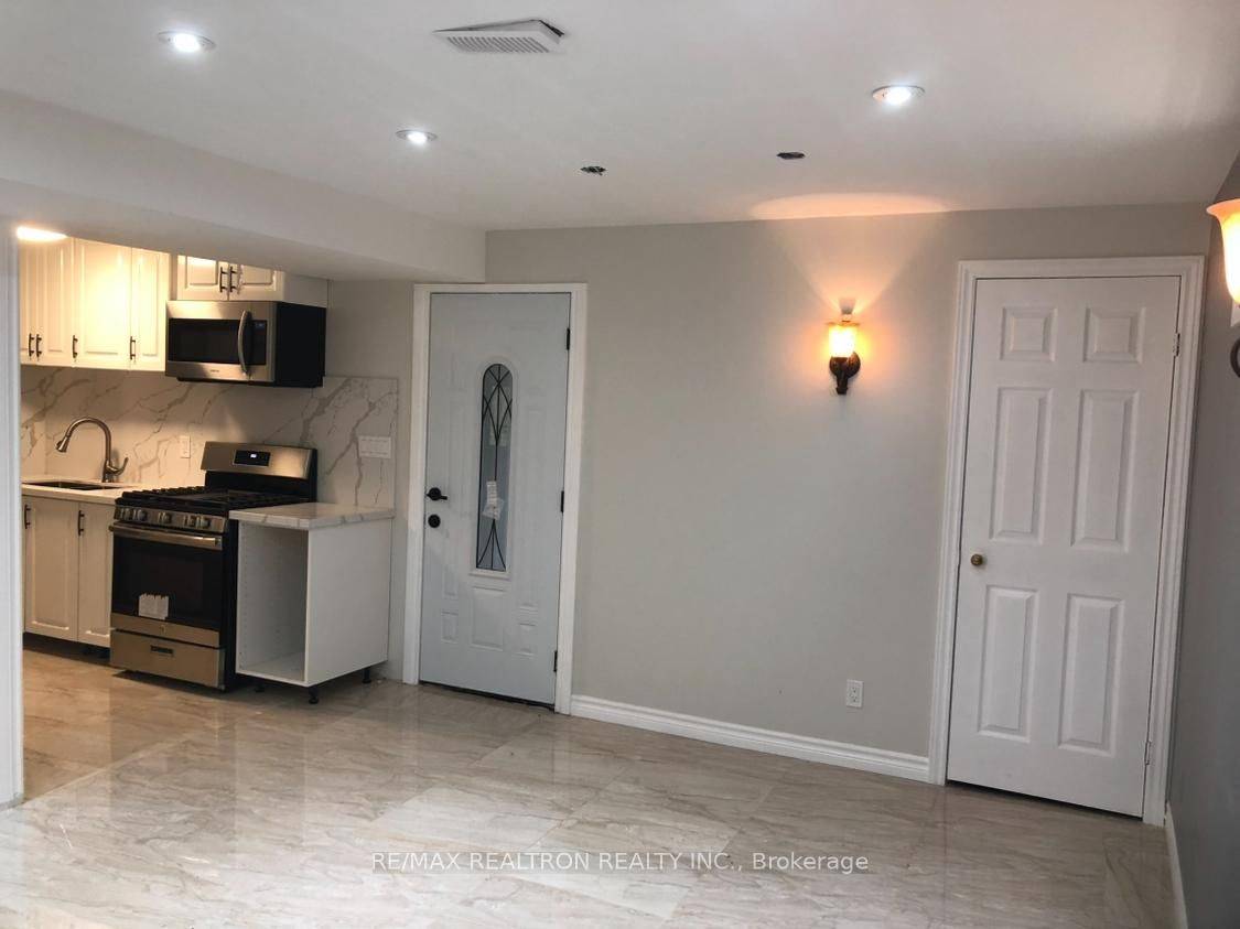 Newmarket, ON L3Y 7T6,366 Waratah AVE #BSMT