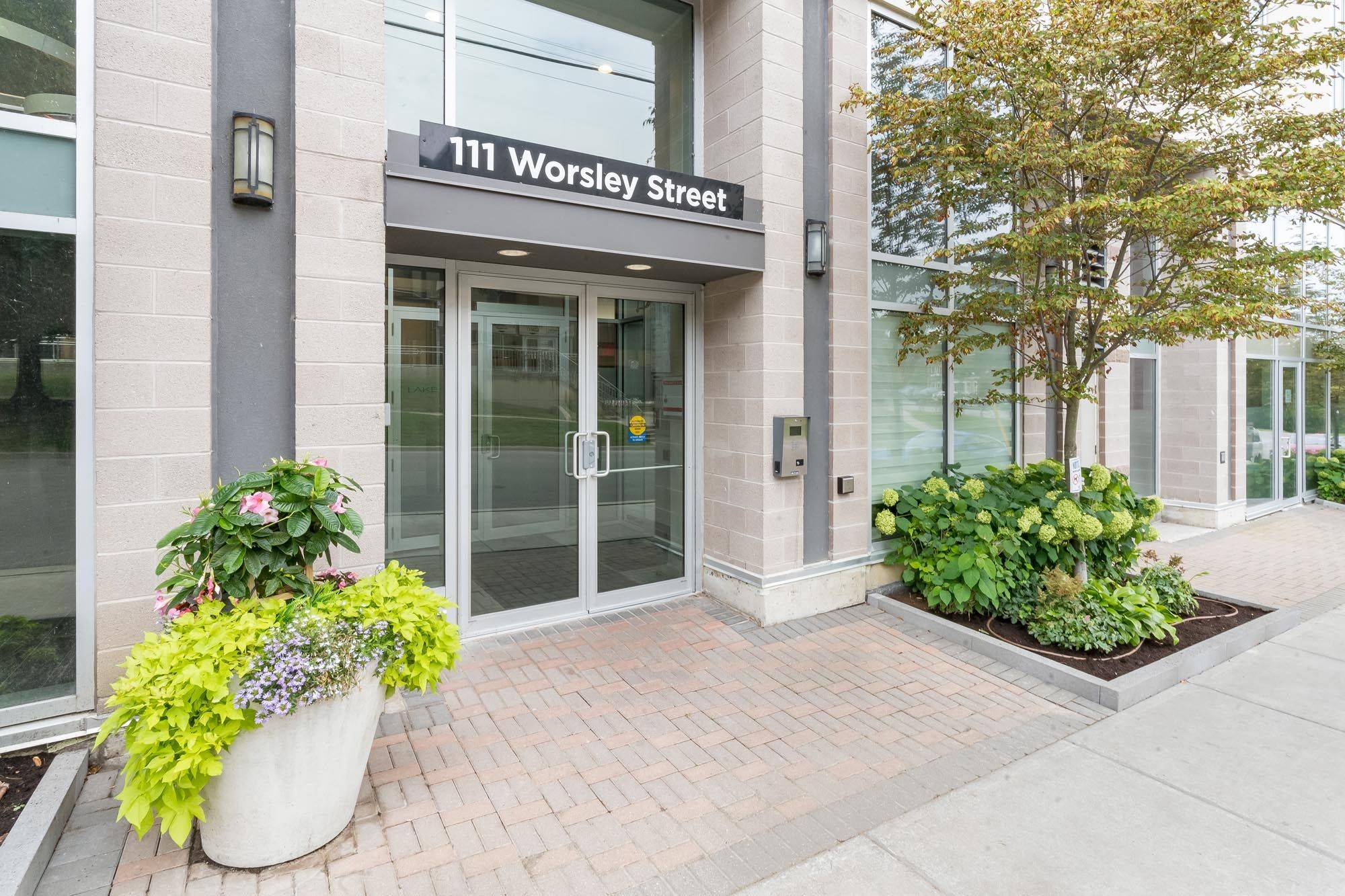 Barrie, ON L4M 0J5,111 Worsley ST #GPH5