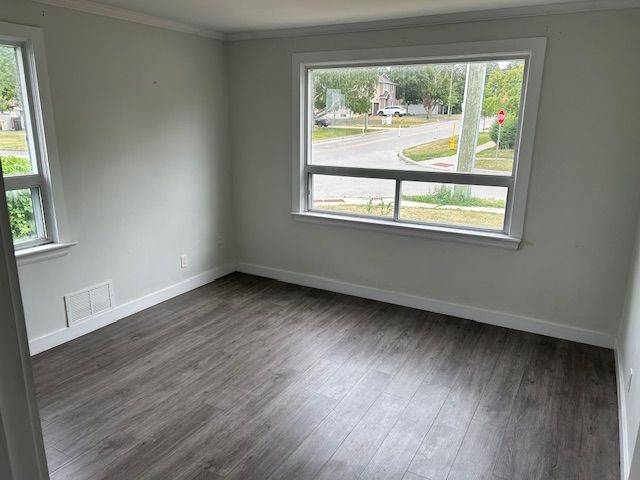 Barrie, ON L4N 2P8,121 Cumberland ST