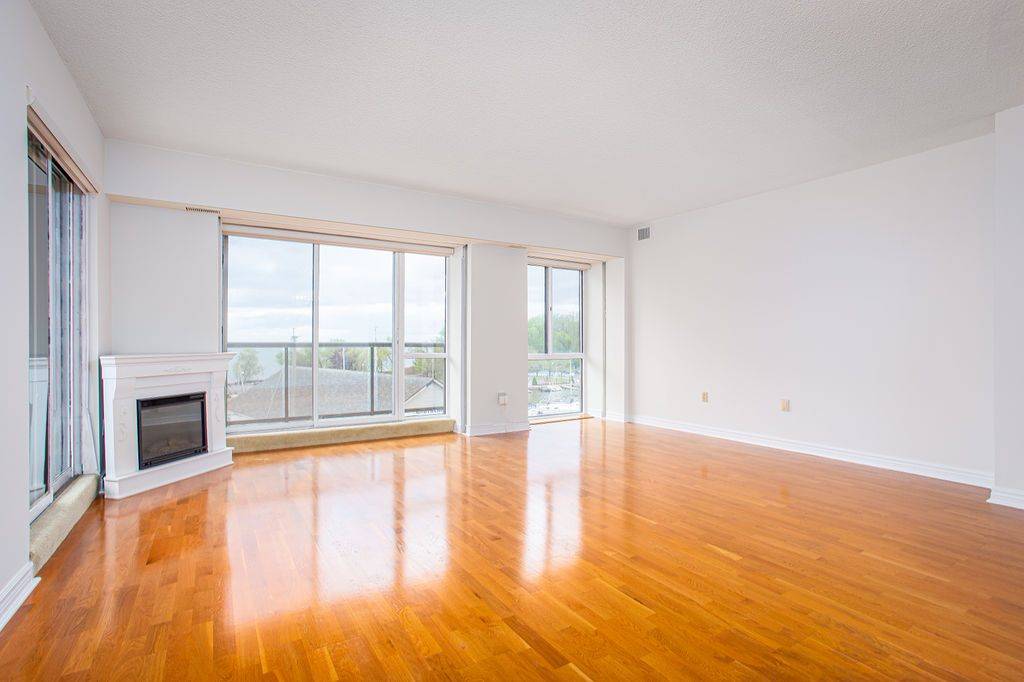 102 Bronte RD #315, Oakville, ON L6L 6J5
