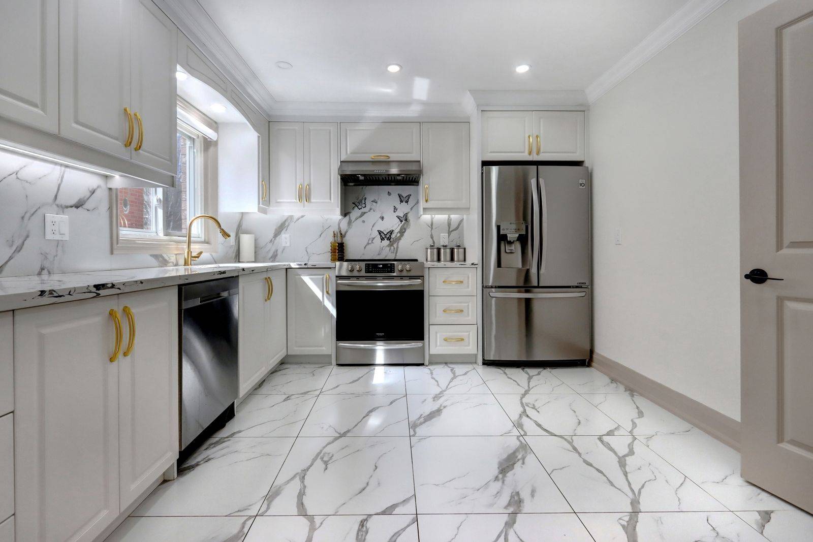Mississauga, ON L5M 2L7,308 HILLSIDE DR