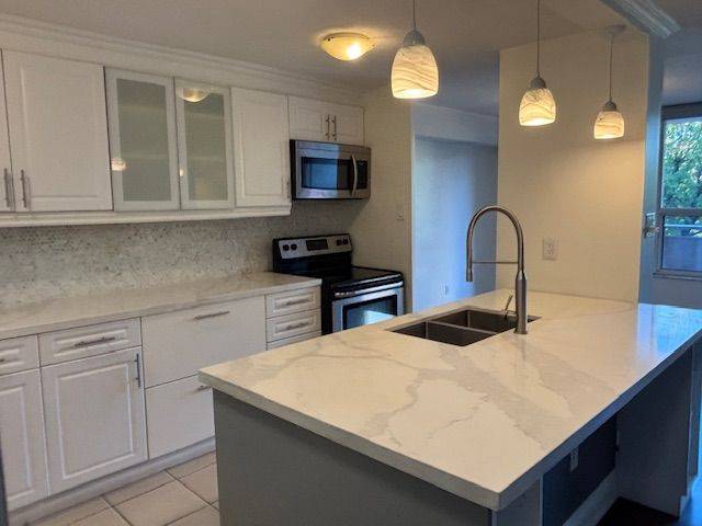 3120 KIRWIN AVE #310, Mississauga, ON L5A 3R2