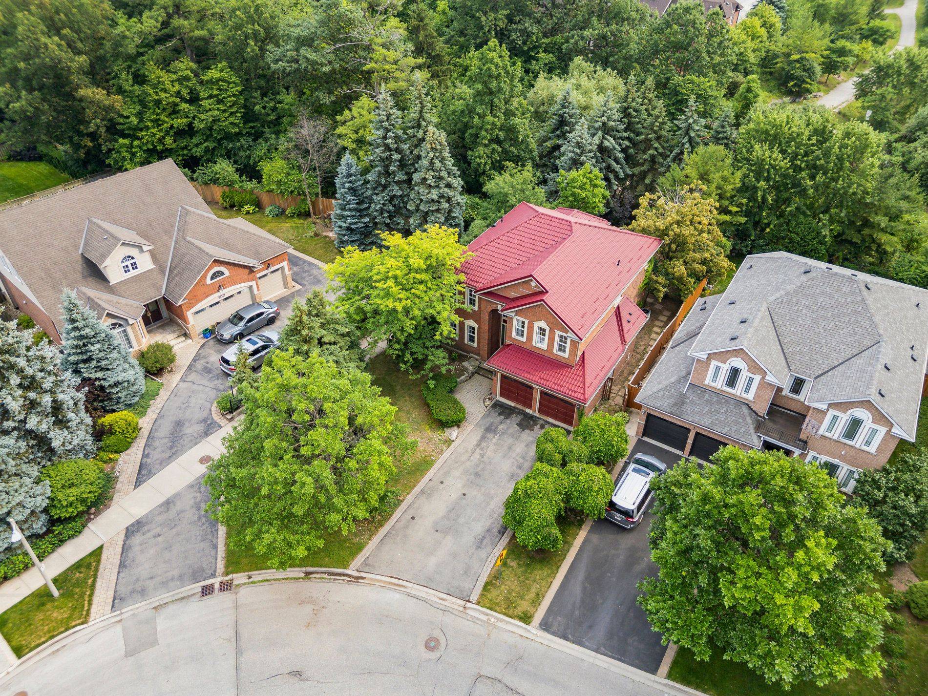 Oakville, ON L6H 6S3,2322 Woodridge WAY