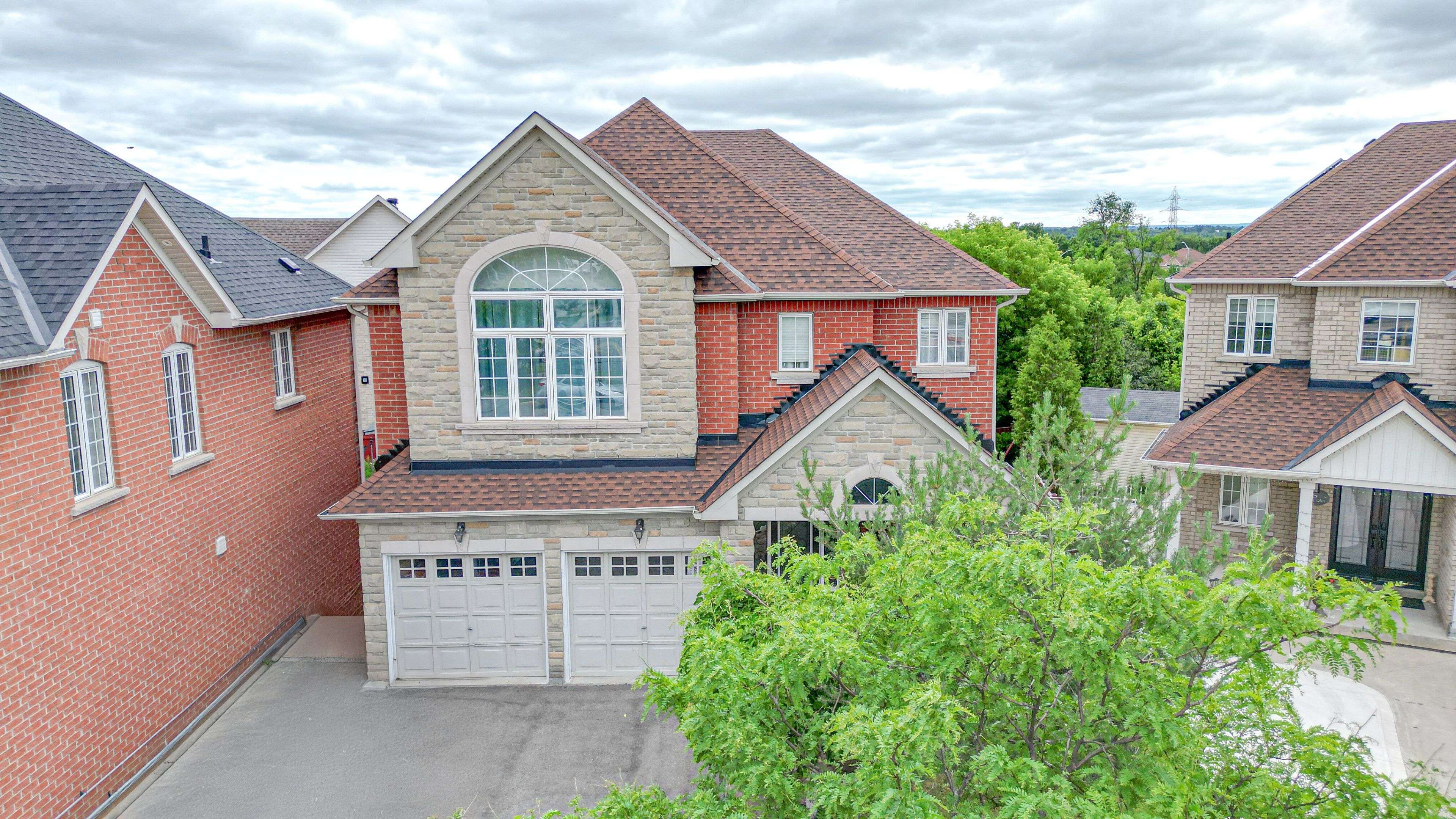Brampton, ON L6Y 0L4,4 Ozark CT