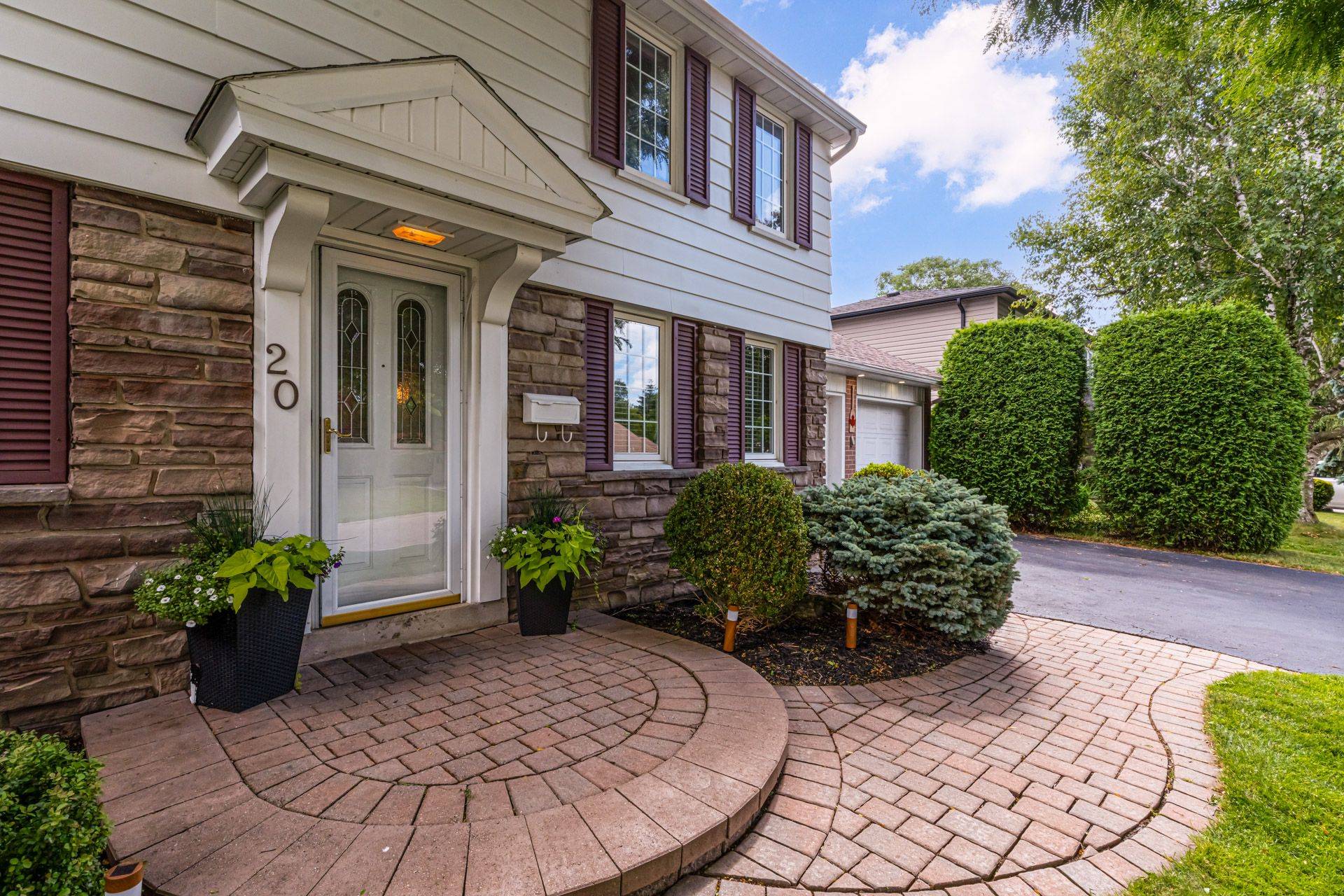 Brampton, ON L6Y 2B7,20 Alderway AVE