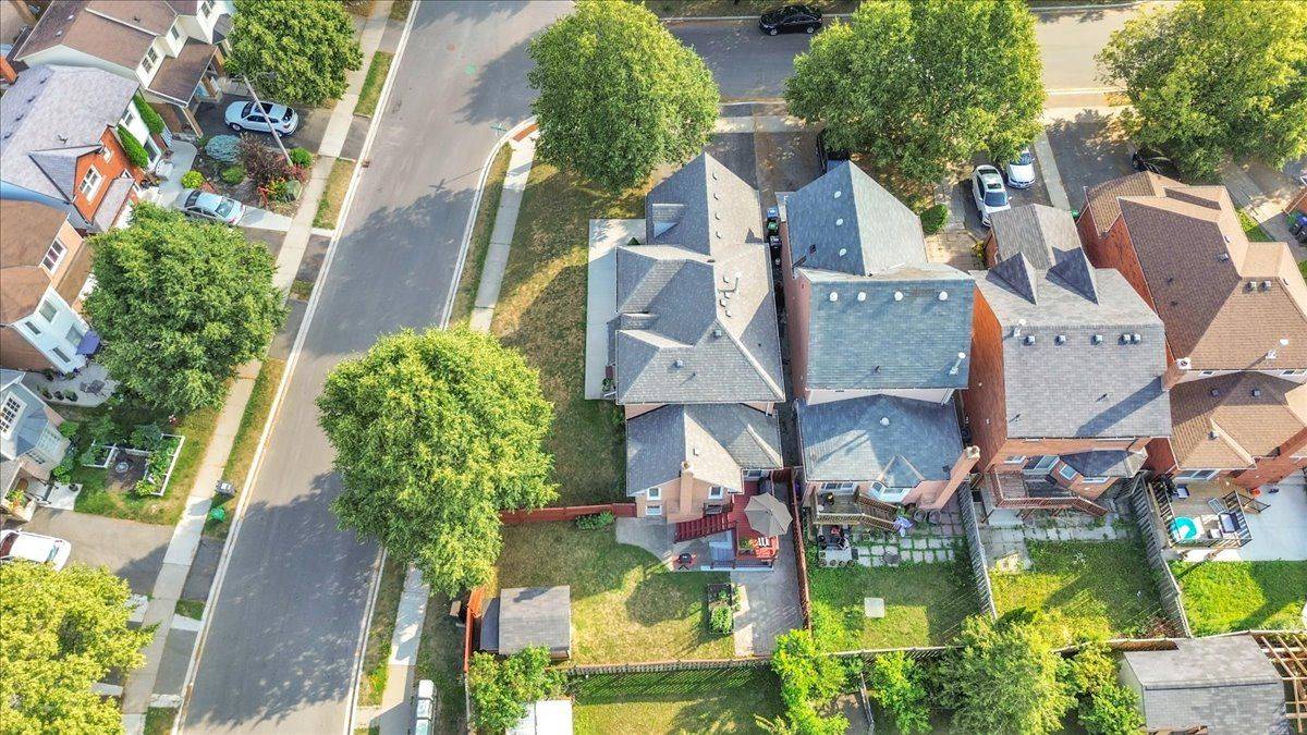 Brampton, ON L6R 1G8,3 Stoneledge CIR
