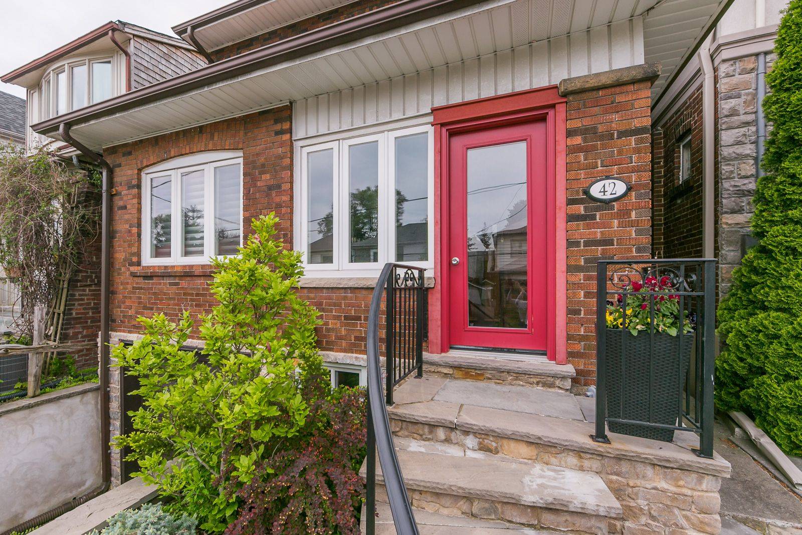 Toronto W01, ON M6S 2Y2,42 Runnymede RD