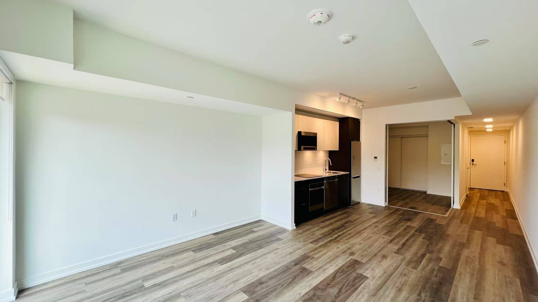 Toronto W07, ON M8Z 0H2,6 Chartwell RD #220