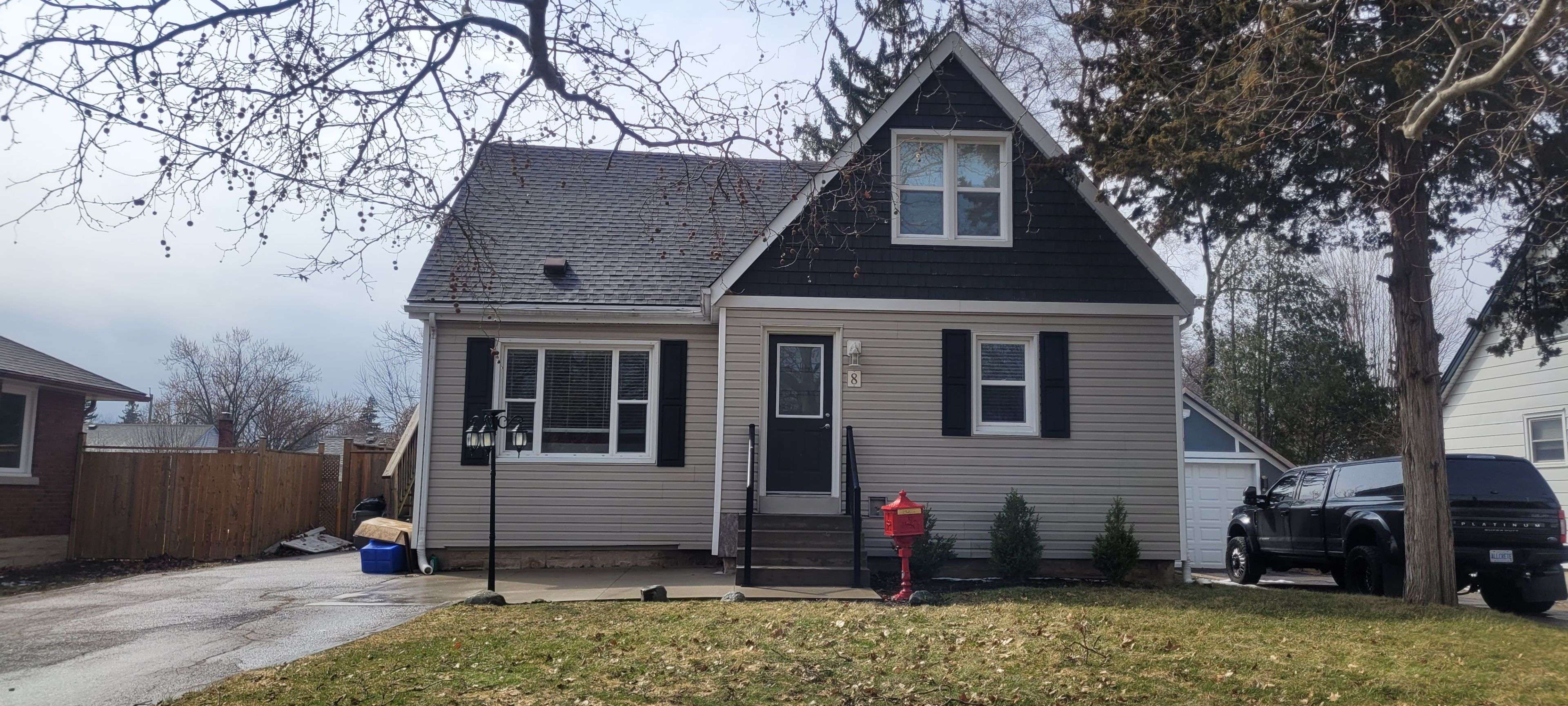 8 Elgin ST S #Upper, Cambridge, ON N1R 5G2
