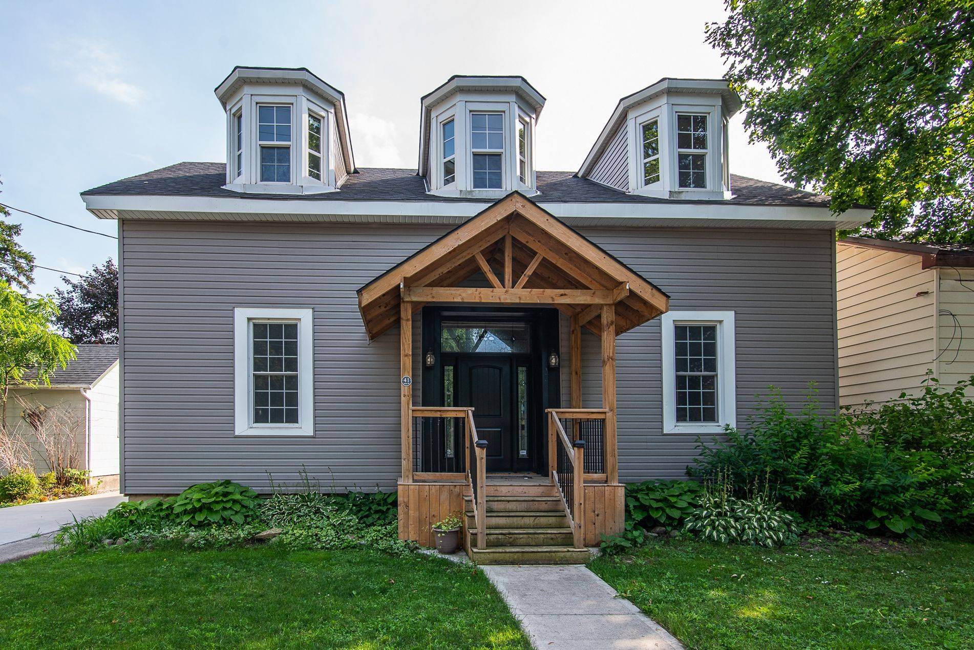 Huron East, ON N0K 1W0,41 John ST
