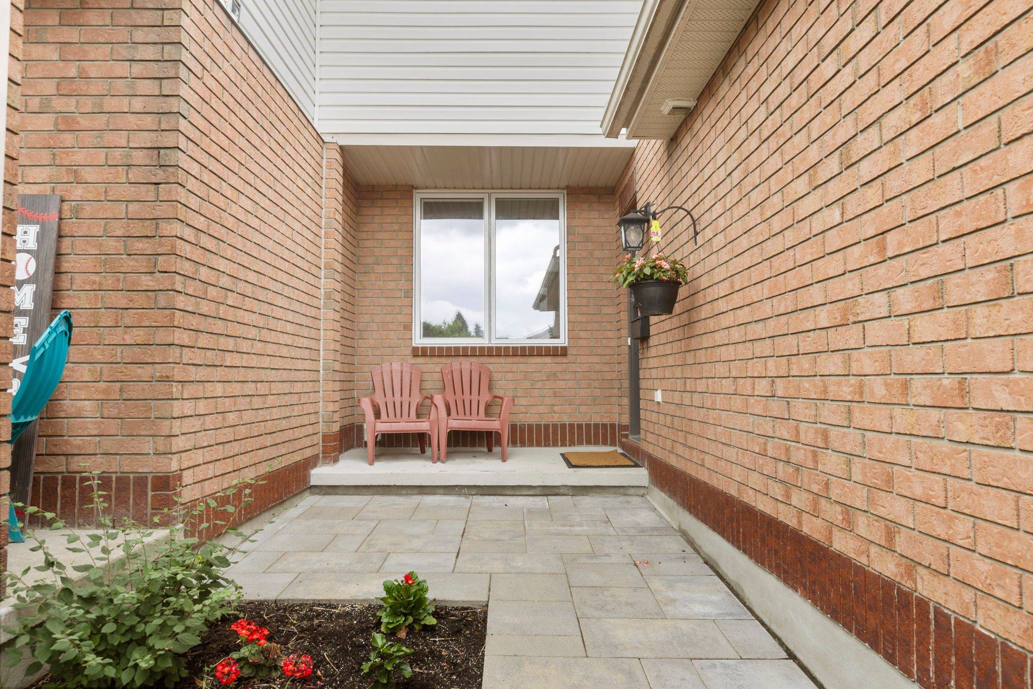 Kanata, ON K2V 1C5,225 Kincardine DR