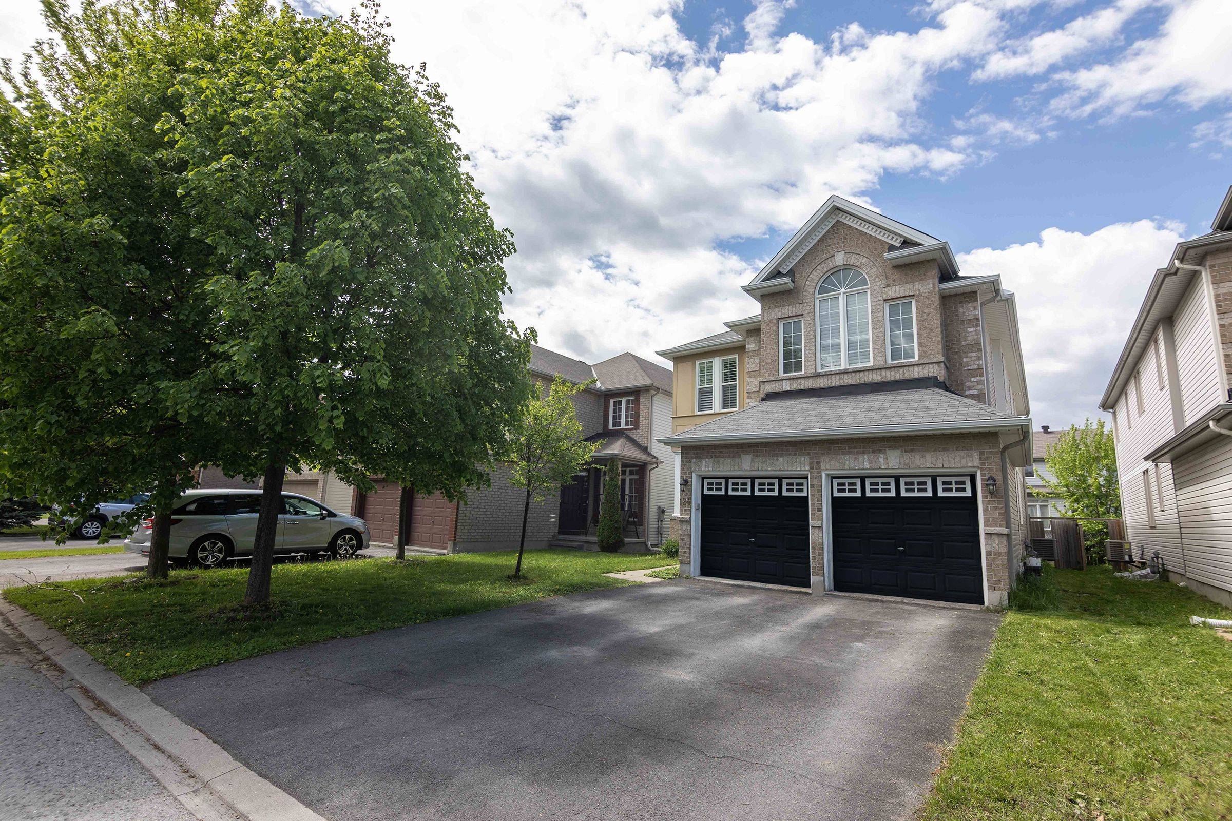 Kanata, ON K2K 0C7,124 Strathcarron CRES