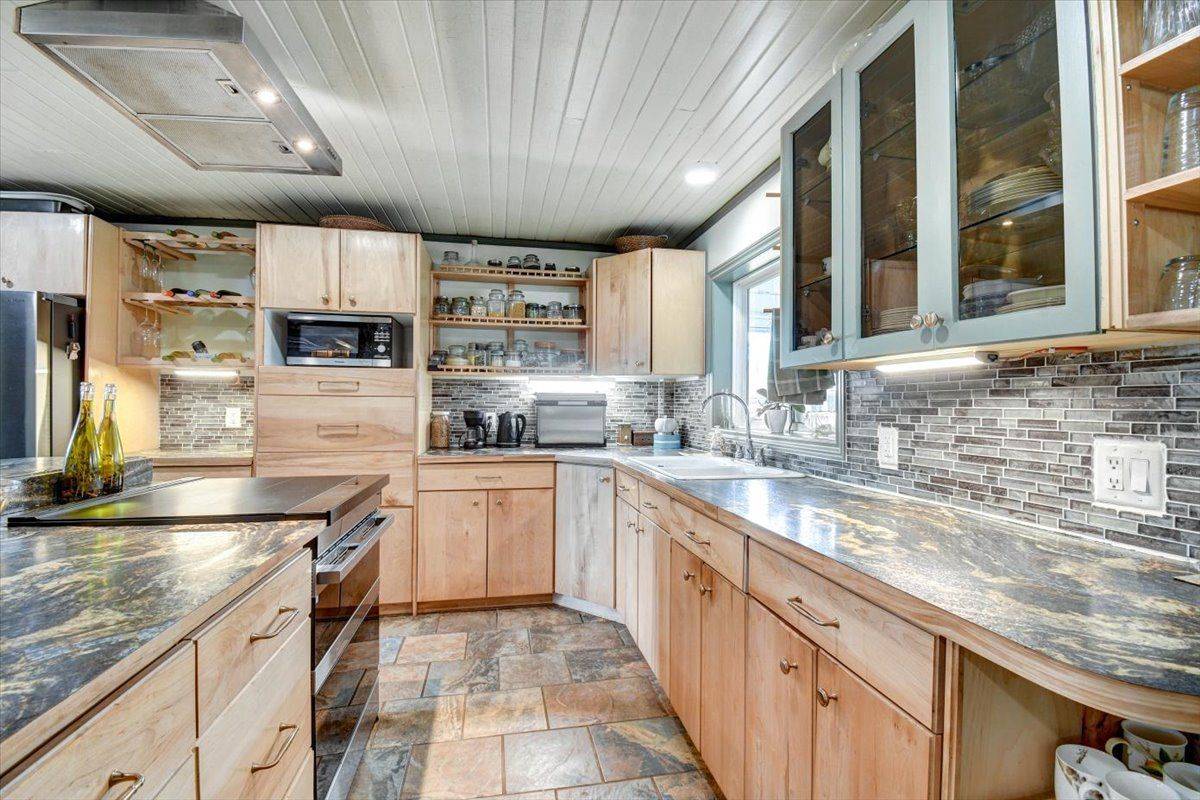 Madoc, ON K0K 1Y0,16983 Highway 62 N/A