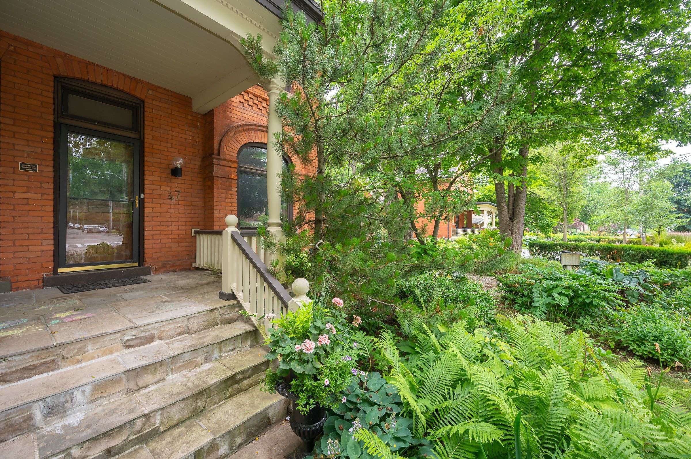 Hamilton, ON L9H 2R5,47 Cross ST
