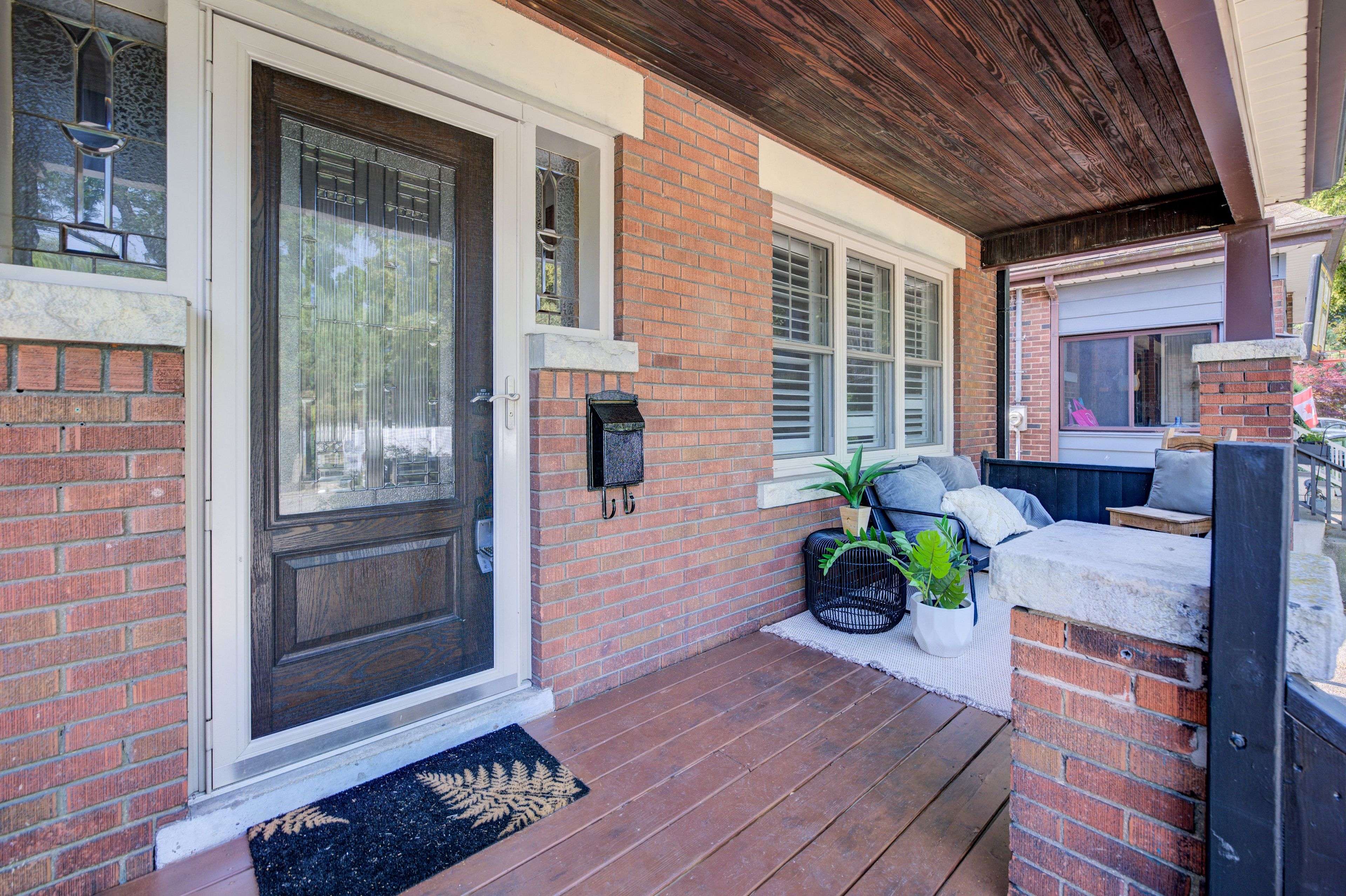 Hamilton, ON L8P 4P4,29 Linwood AVE