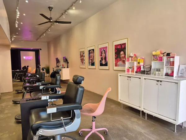 Toronto C01, ON M6J 1G1,781 Queen ST W