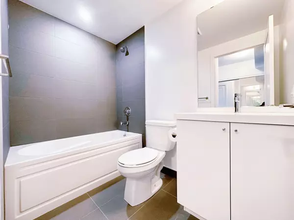 Oshawa, ON L1L 0W3,2545 Simcoe ST N #2318